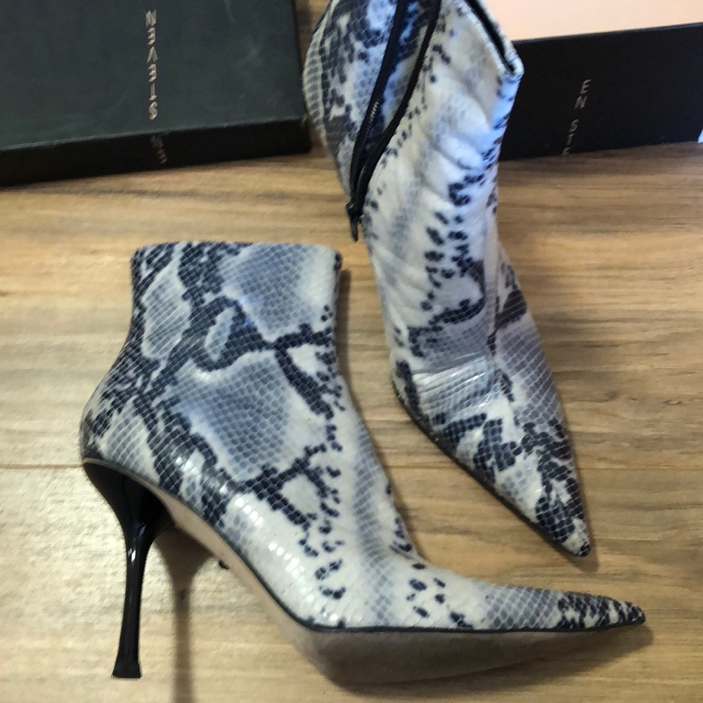 Heeled python boots - Picture 3 of 6